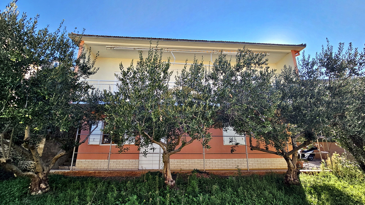 Hiša v Trogirju/Čiovu - Blizu kampa Rožac - 200 m od morja